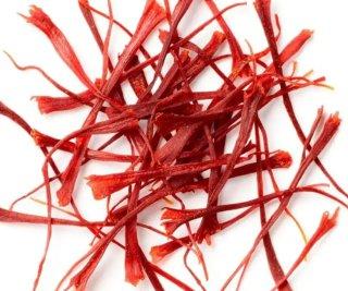 میزان مجاز مصرف زعفران در روز+ راهنمای دوز ایمن، عوارض مصرف زیاد و هشدارهای بارداری